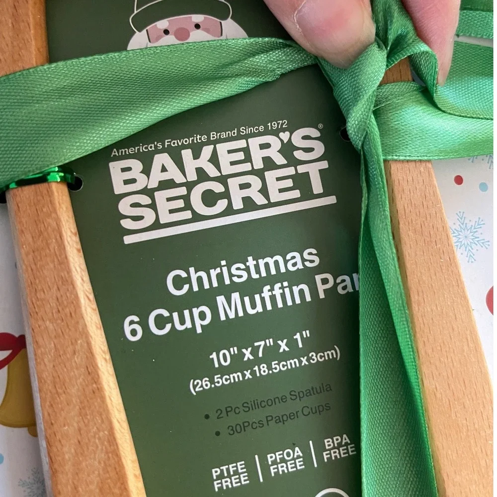 Bakers Secret Christmas 6 Cup Muffin Pan Set 2‎ Plaid Spatulas Liners Green